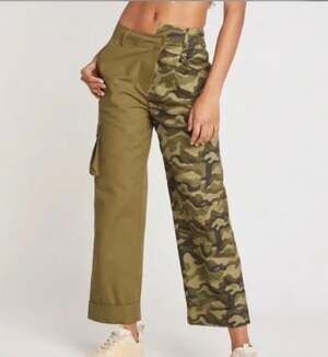 Choosy Two-Tone Straight Leg Pants. Size 2. Camo and olive color